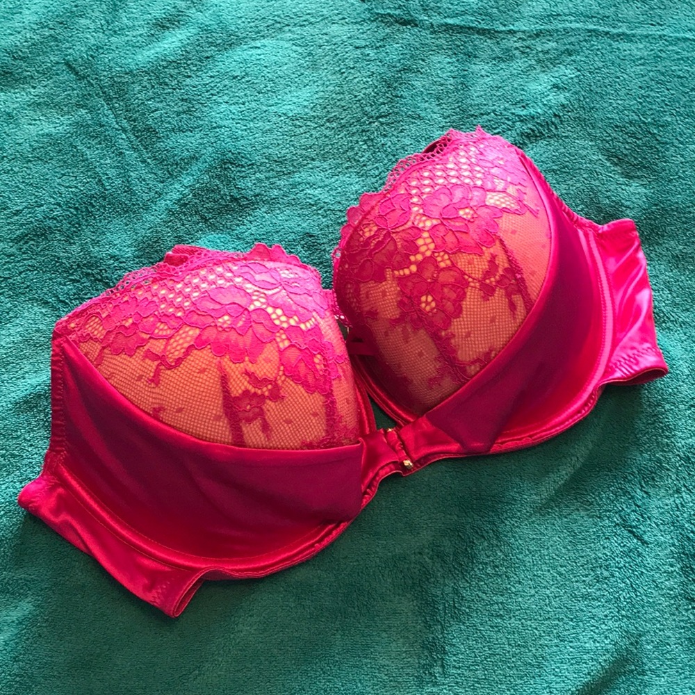 Lingerie Bra 40D gorgeous NWOT